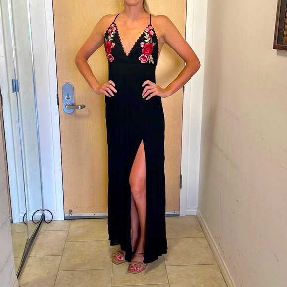 Lulu’s Black Floral Embroidered Maxi Dress - Picture 6 of 12